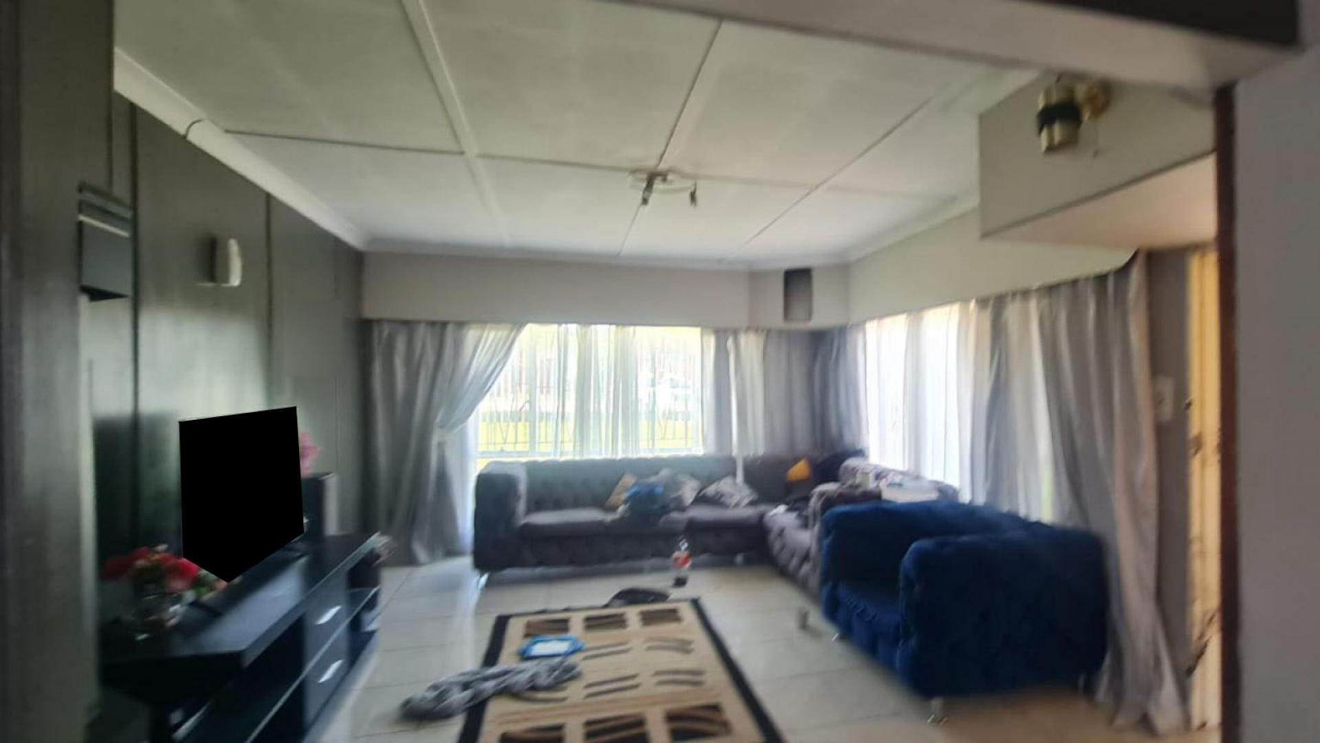 Lounges of property in Klippoortje