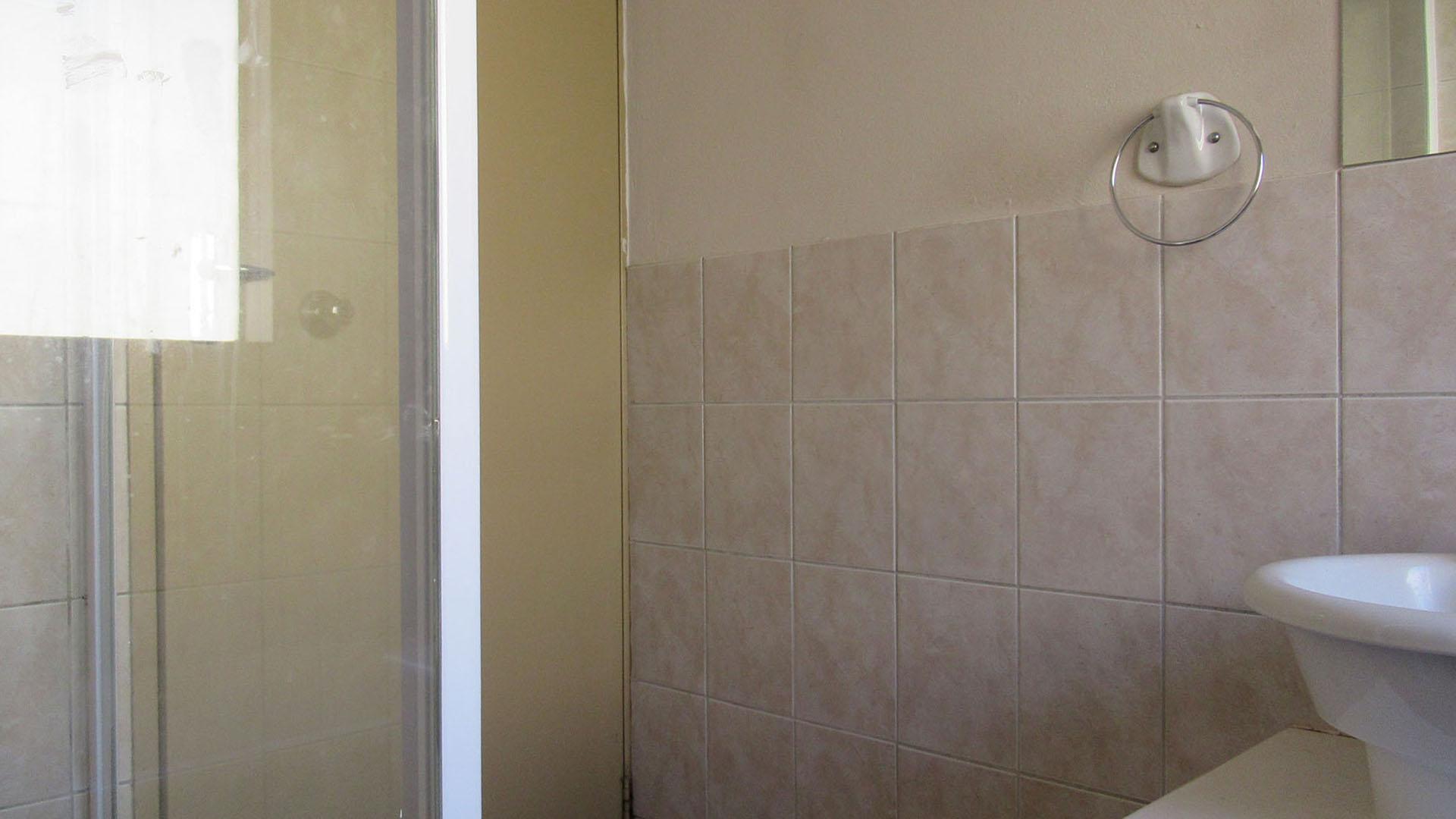Bathroom 1 - 5 square meters of property in Randfontein