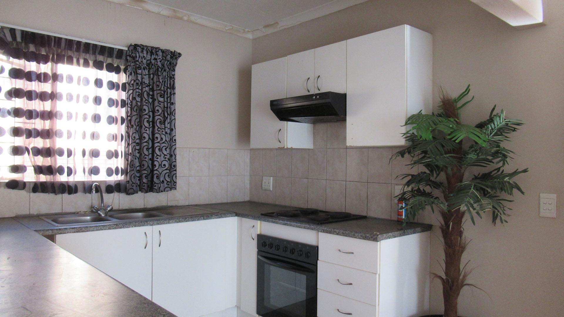 Kitchen - 7 square meters of property in Randfontein