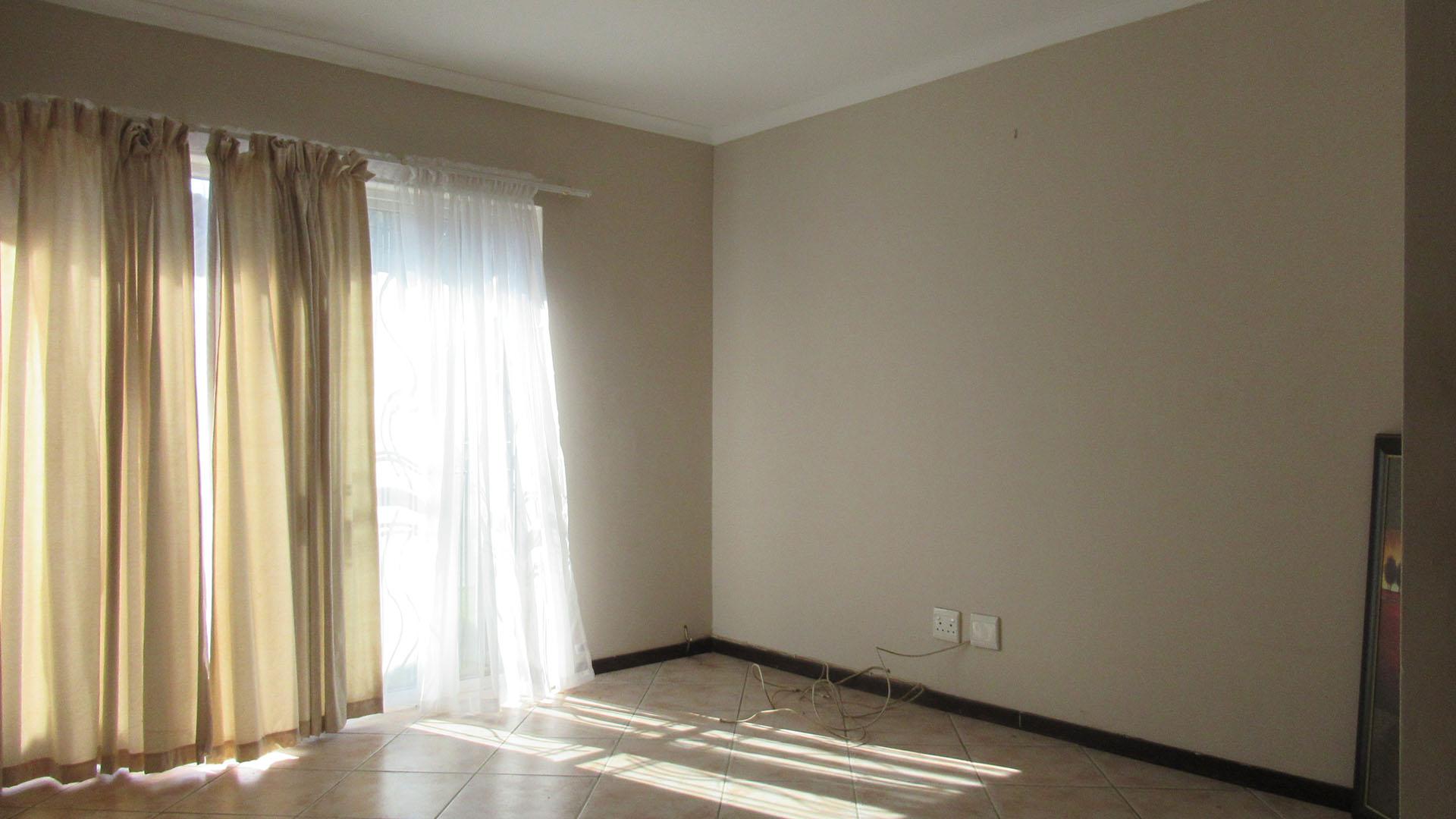 Lounges - 18 square meters of property in Randfontein