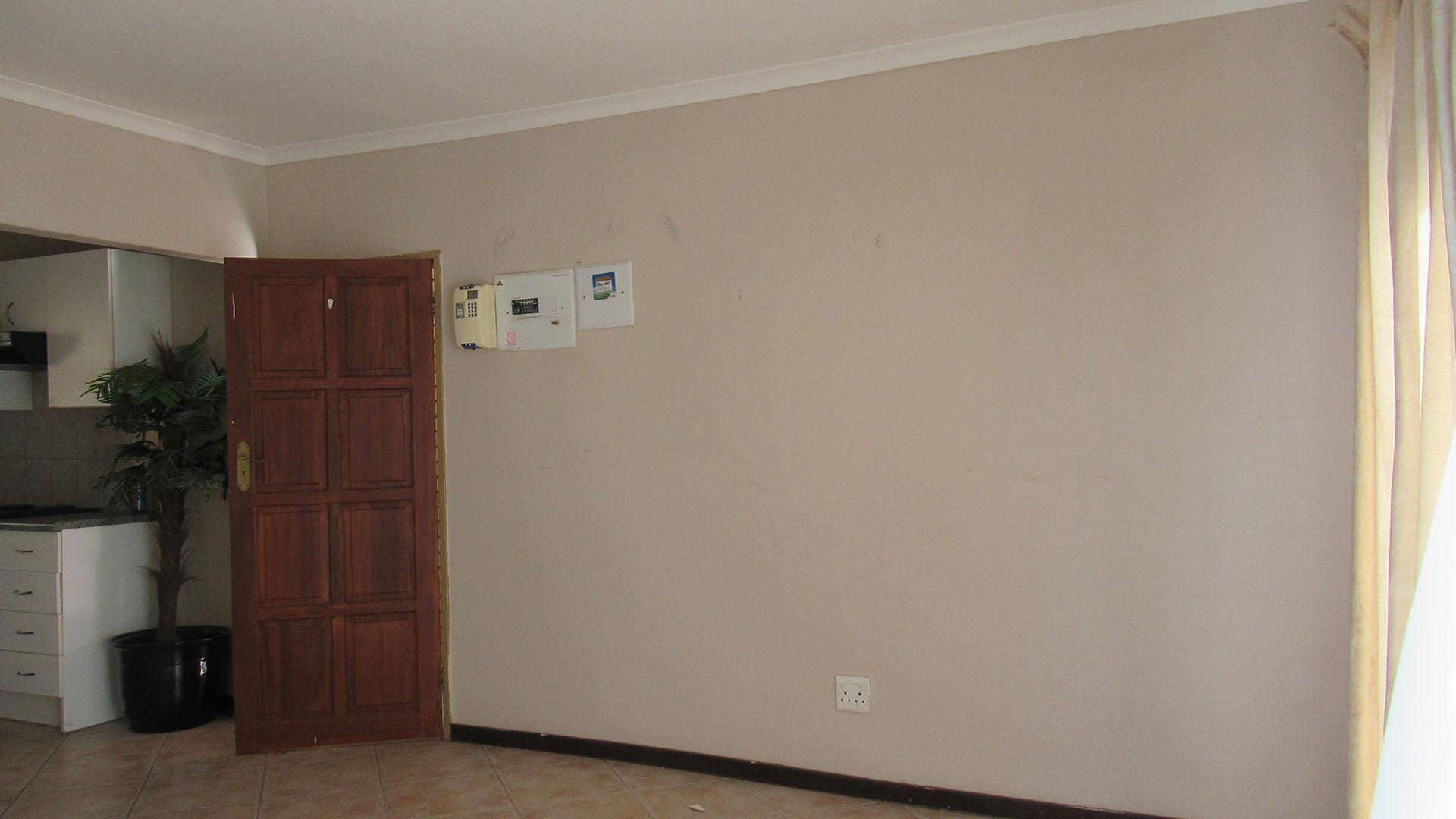 Lounges - 18 square meters of property in Randfontein