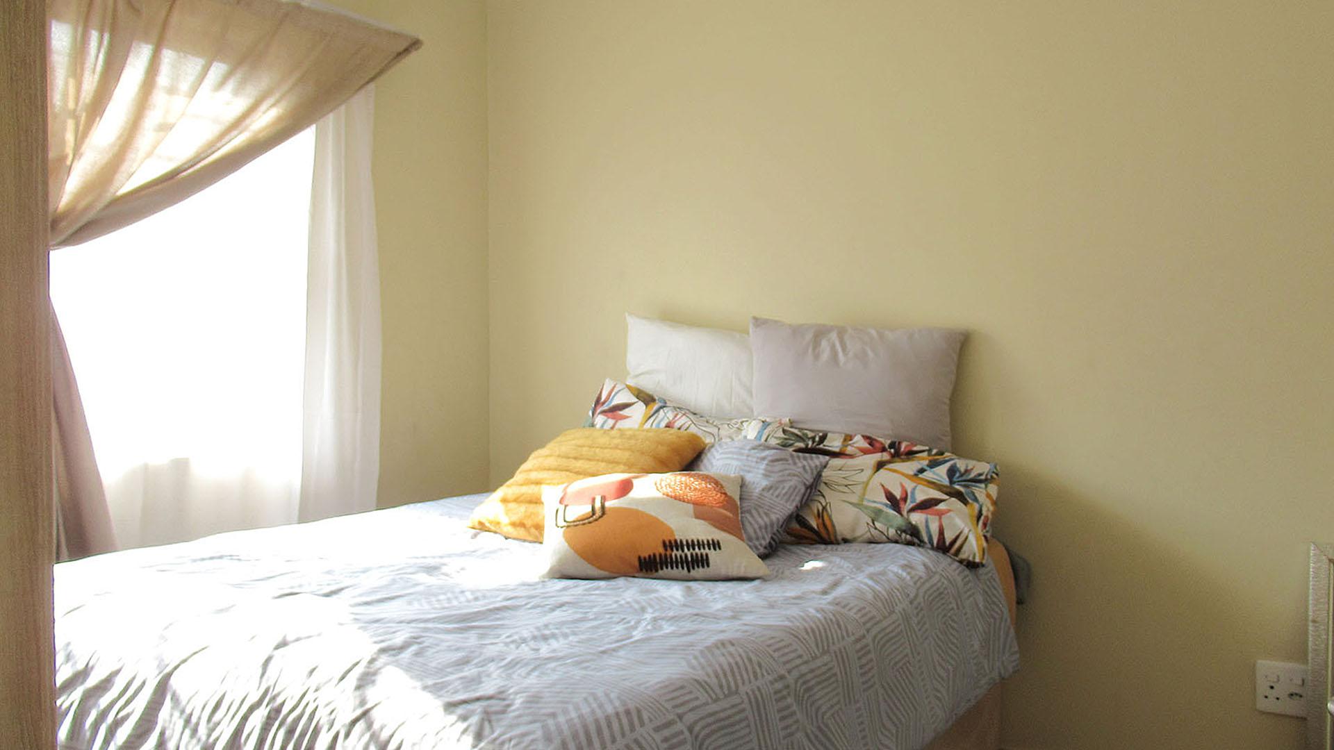 Main Bedroom - 11 square meters of property in Mindalore