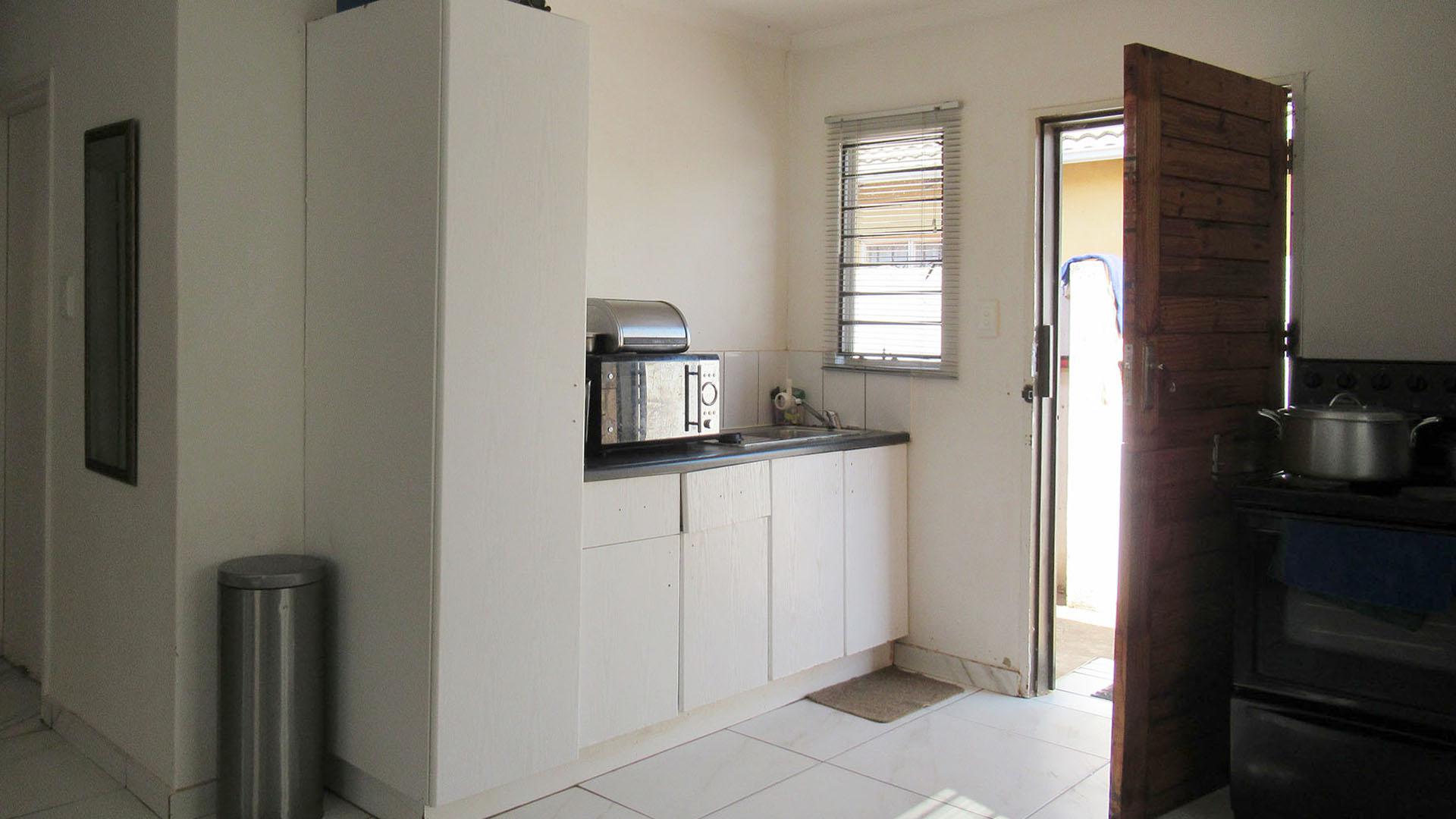 Kitchen - 15 square meters of property in Protea Glen