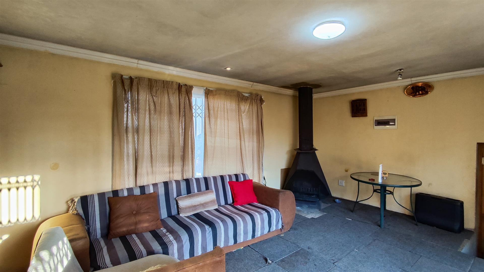 Lounges - 52 square meters of property in Ohenimuri