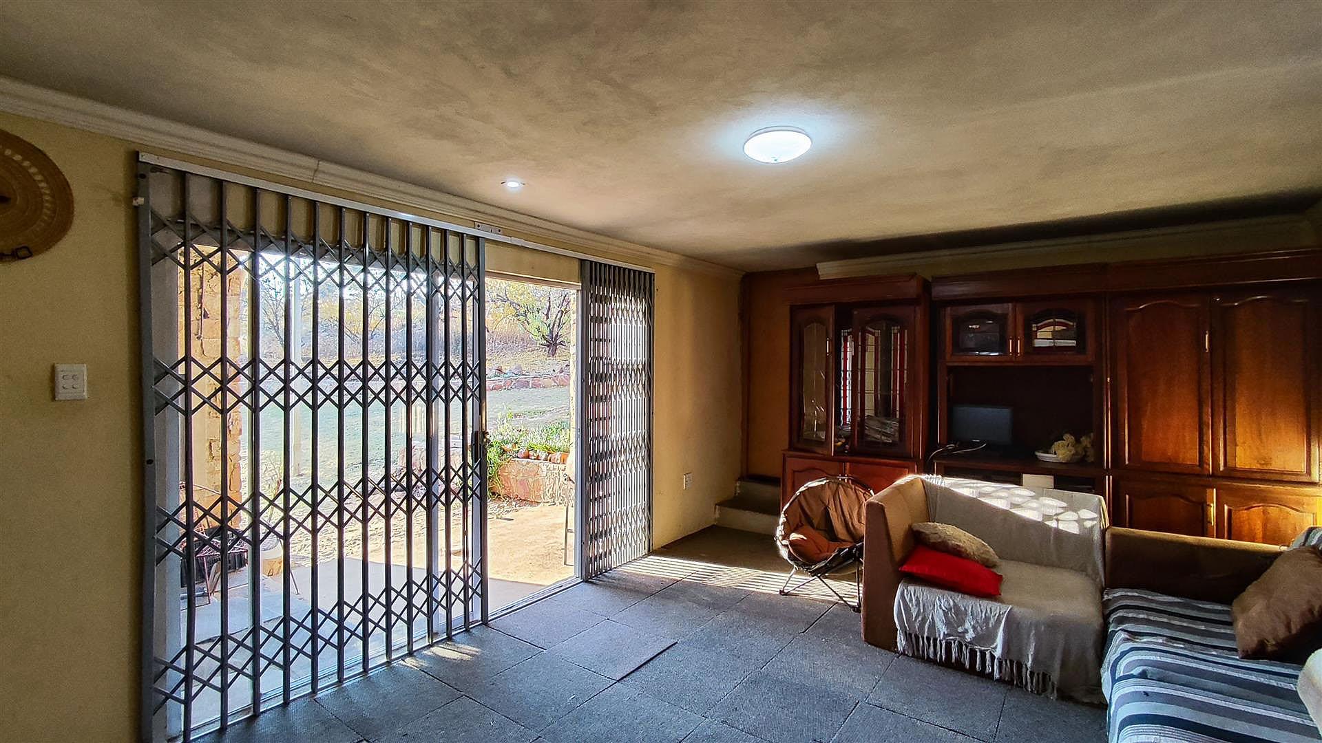 Lounges - 52 square meters of property in Ohenimuri