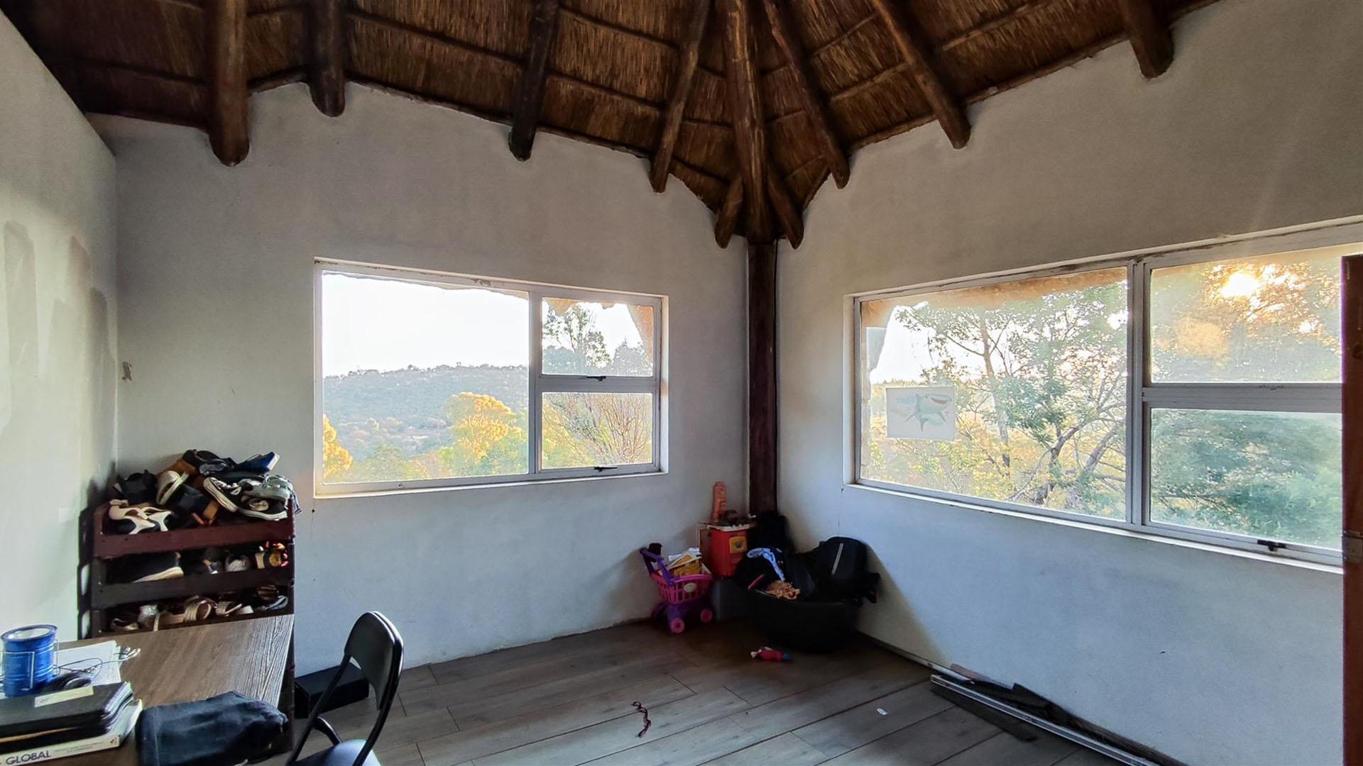 Bed Room 2 - 18 square meters of property in Ohenimuri