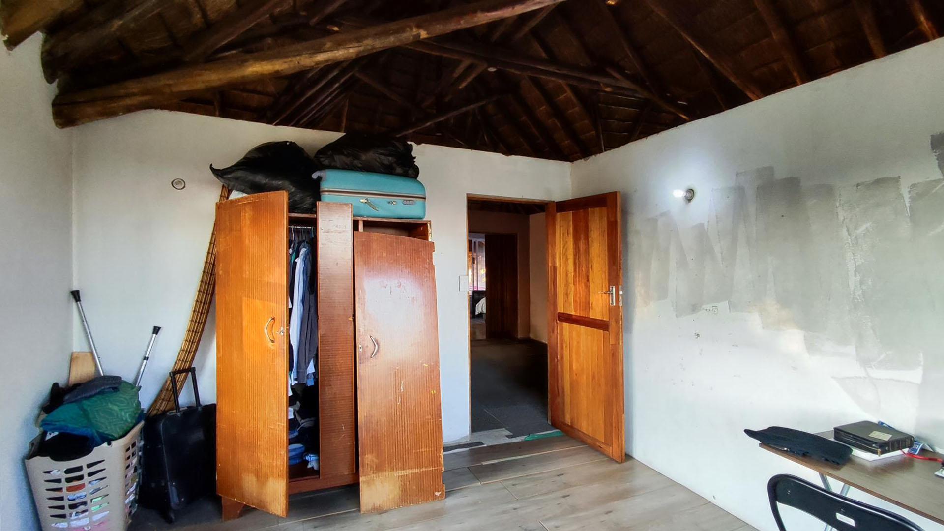 Bed Room 2 - 18 square meters of property in Ohenimuri