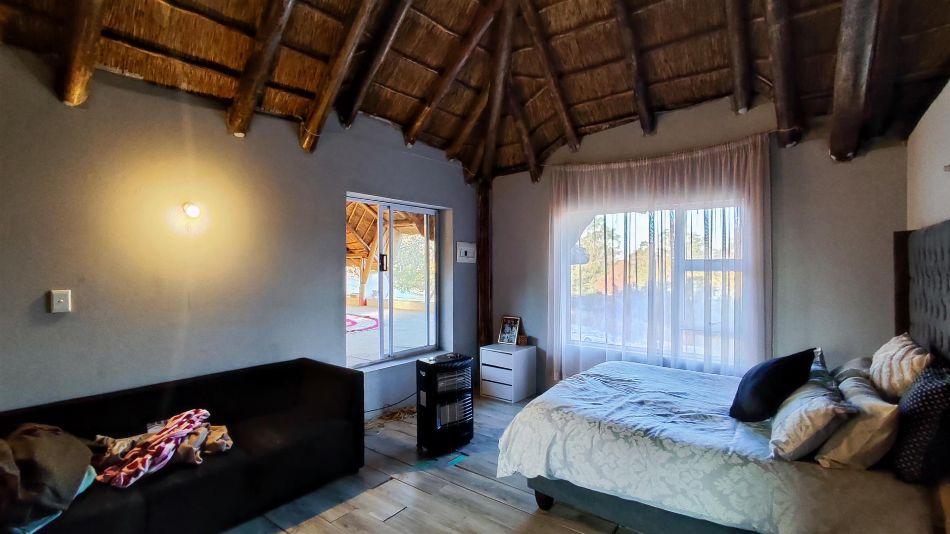 Main Bedroom - 32 square meters of property in Ohenimuri