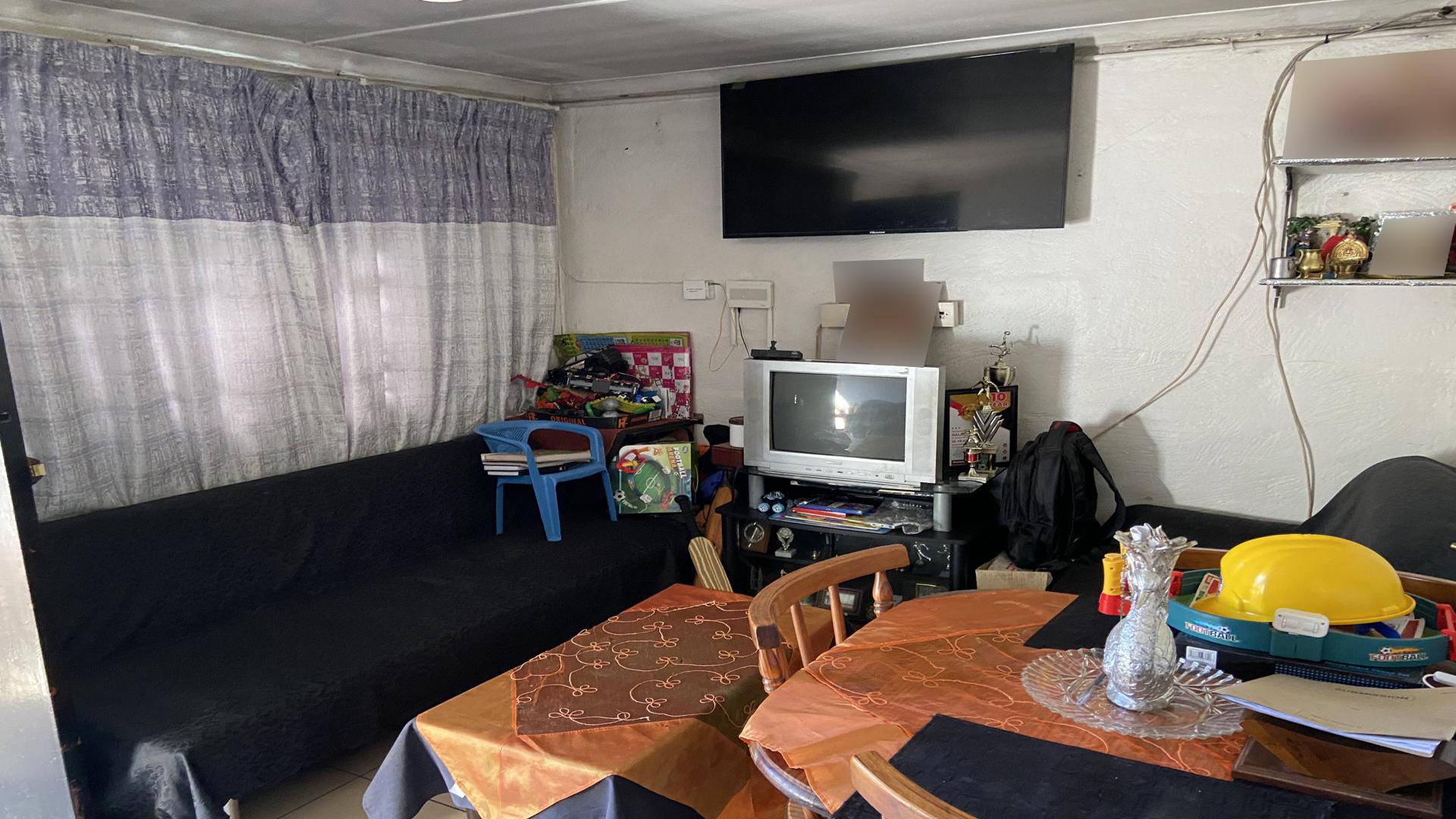 Lounges of property in Northdale (PMB)