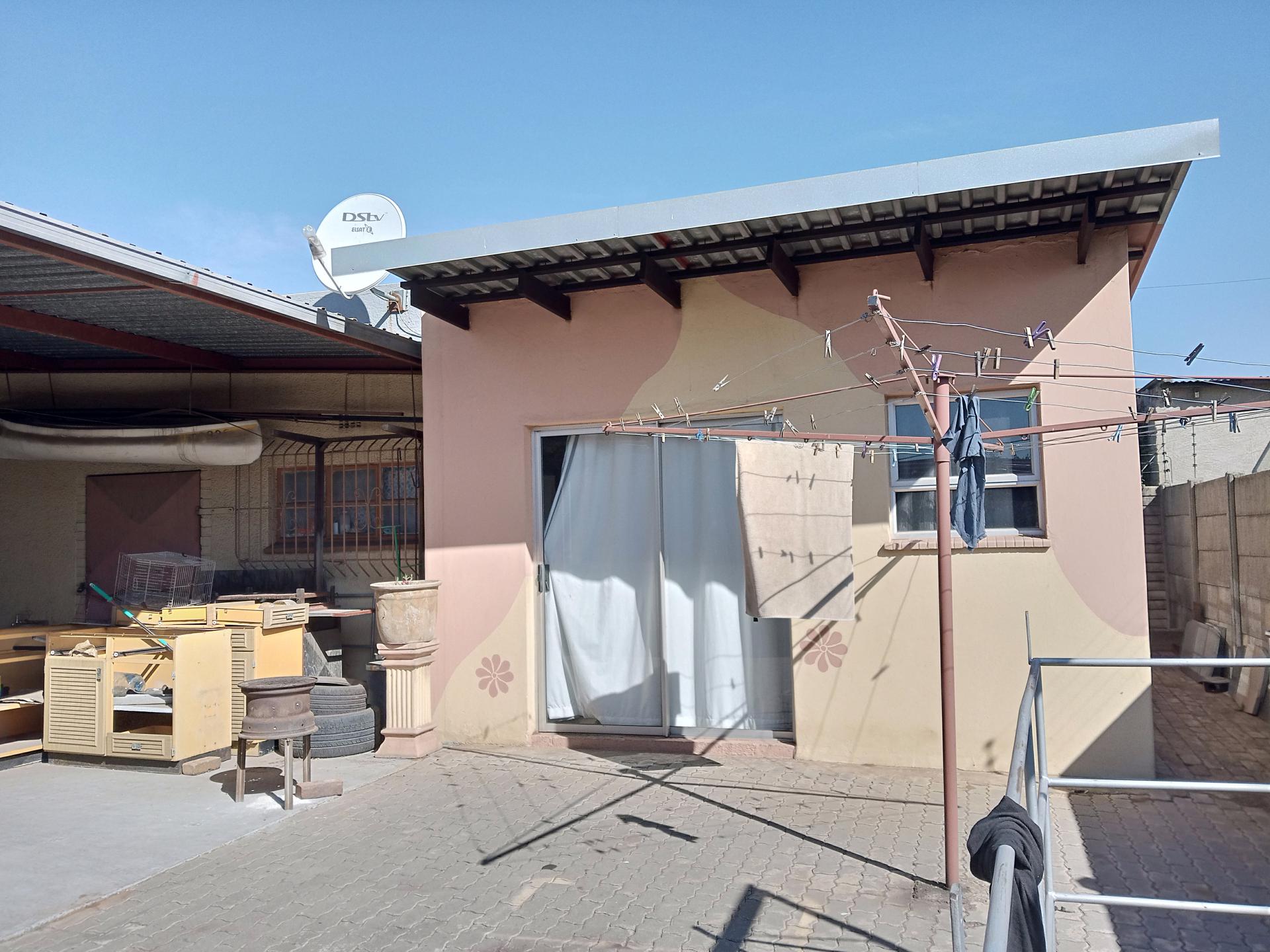  of property in Elandsfontein Rail