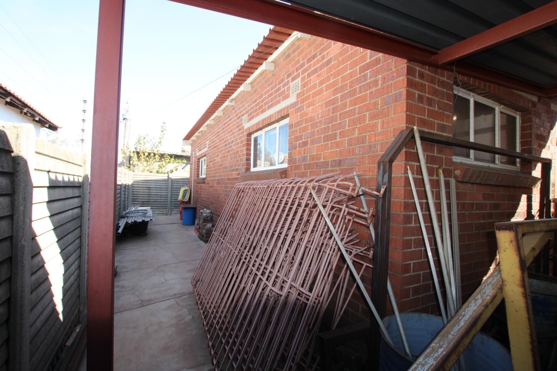  of property in Elandsfontein Rail