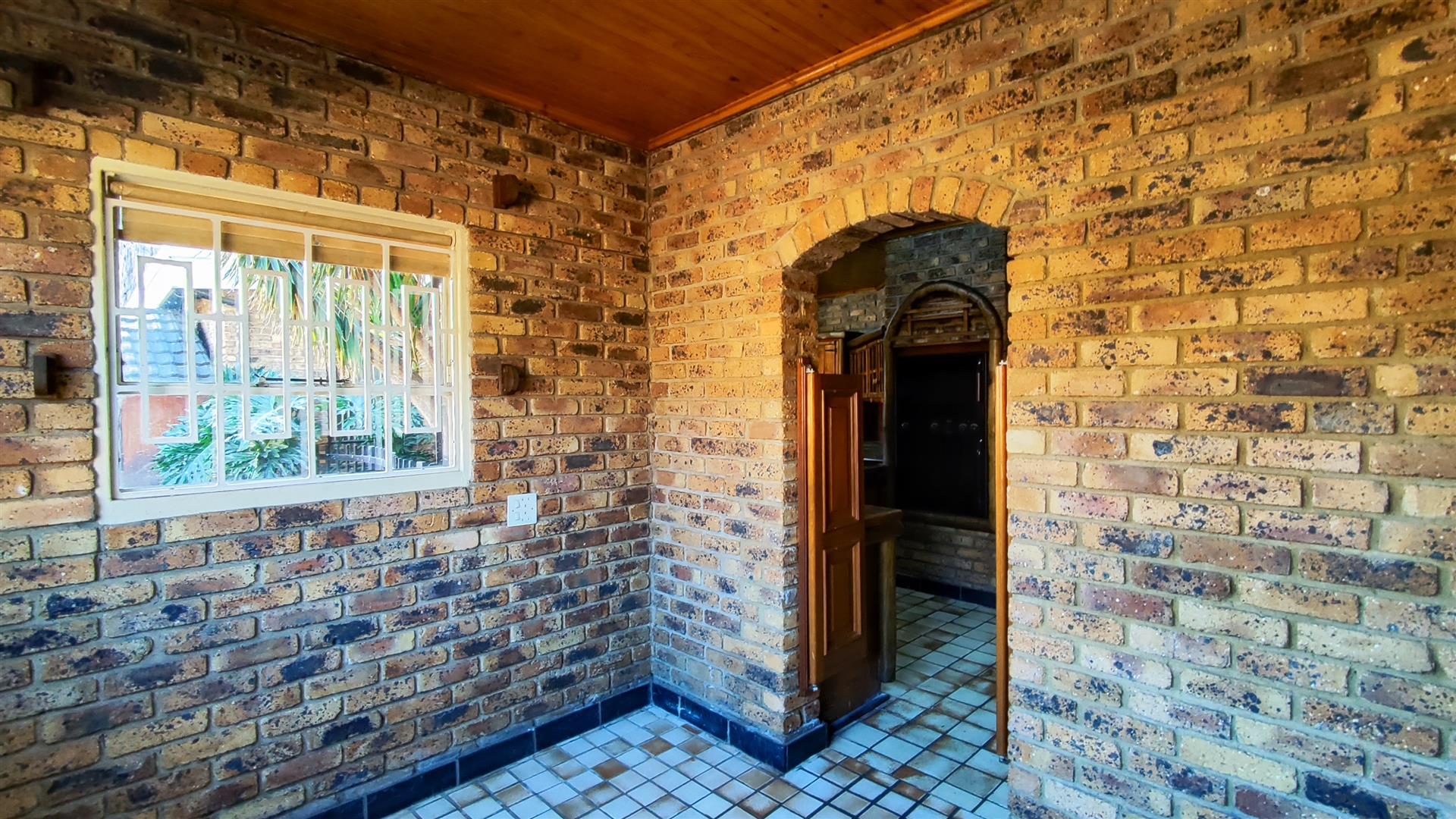 Extra Rooms - 10 square meters of property in Sunward park