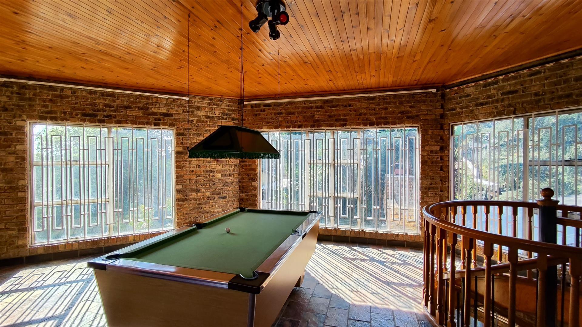 Entertainment - 84 square meters of property in Sunward park