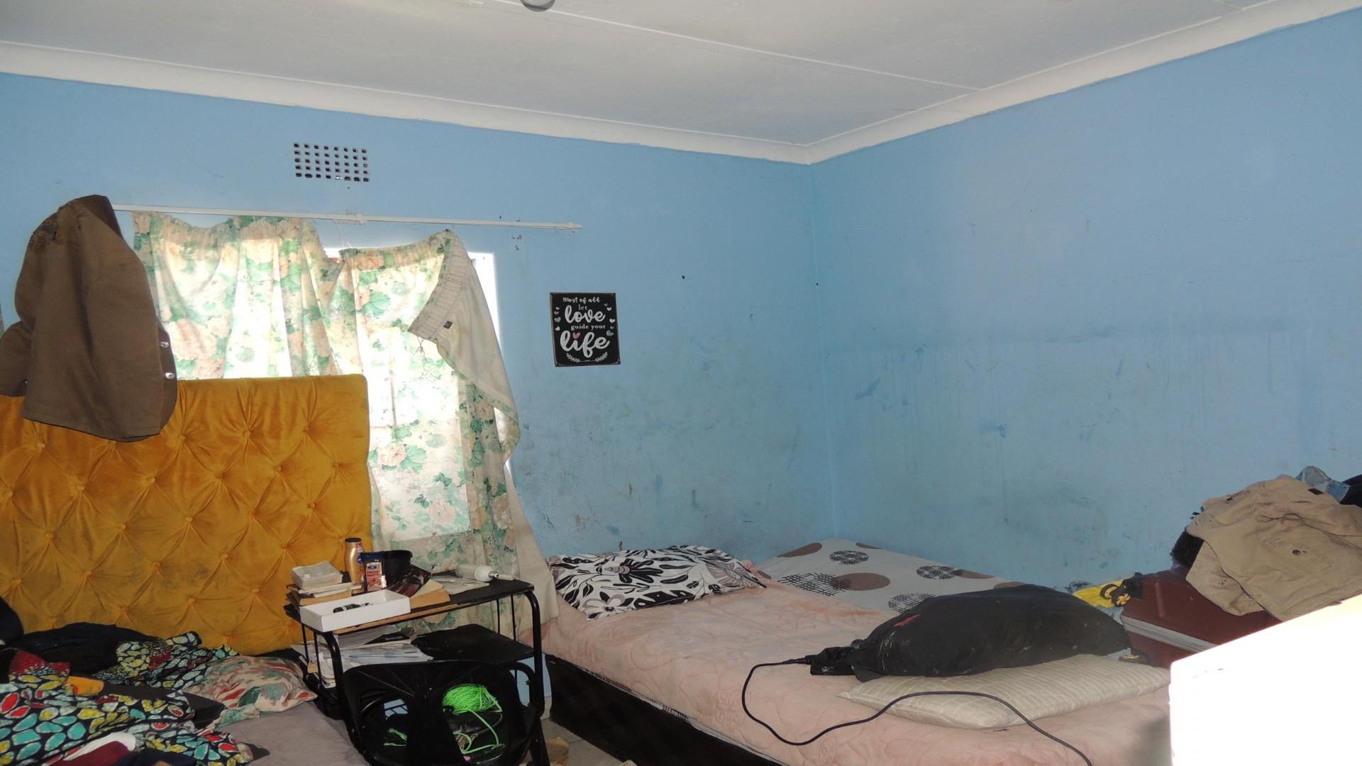 Bed Room 2 - 16 square meters of property in South Hills