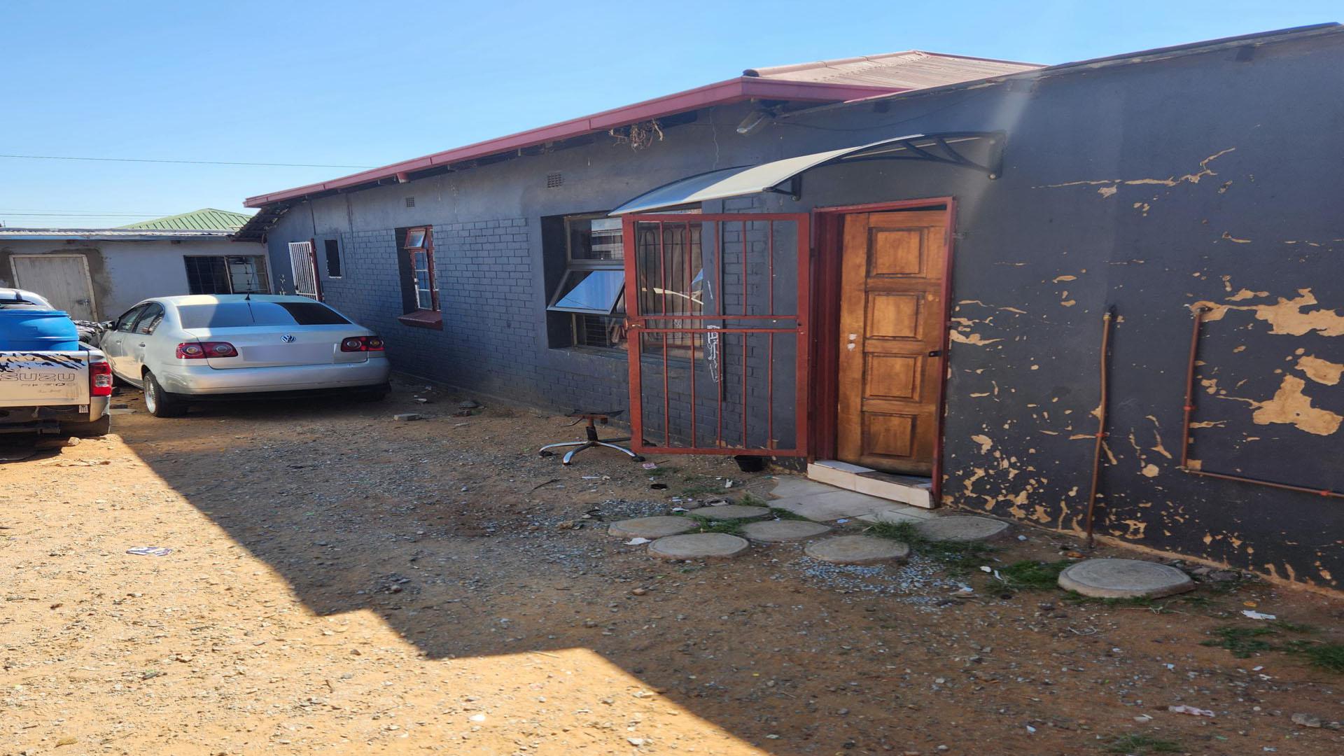 Spaces - 9 square meters of property in South Hills