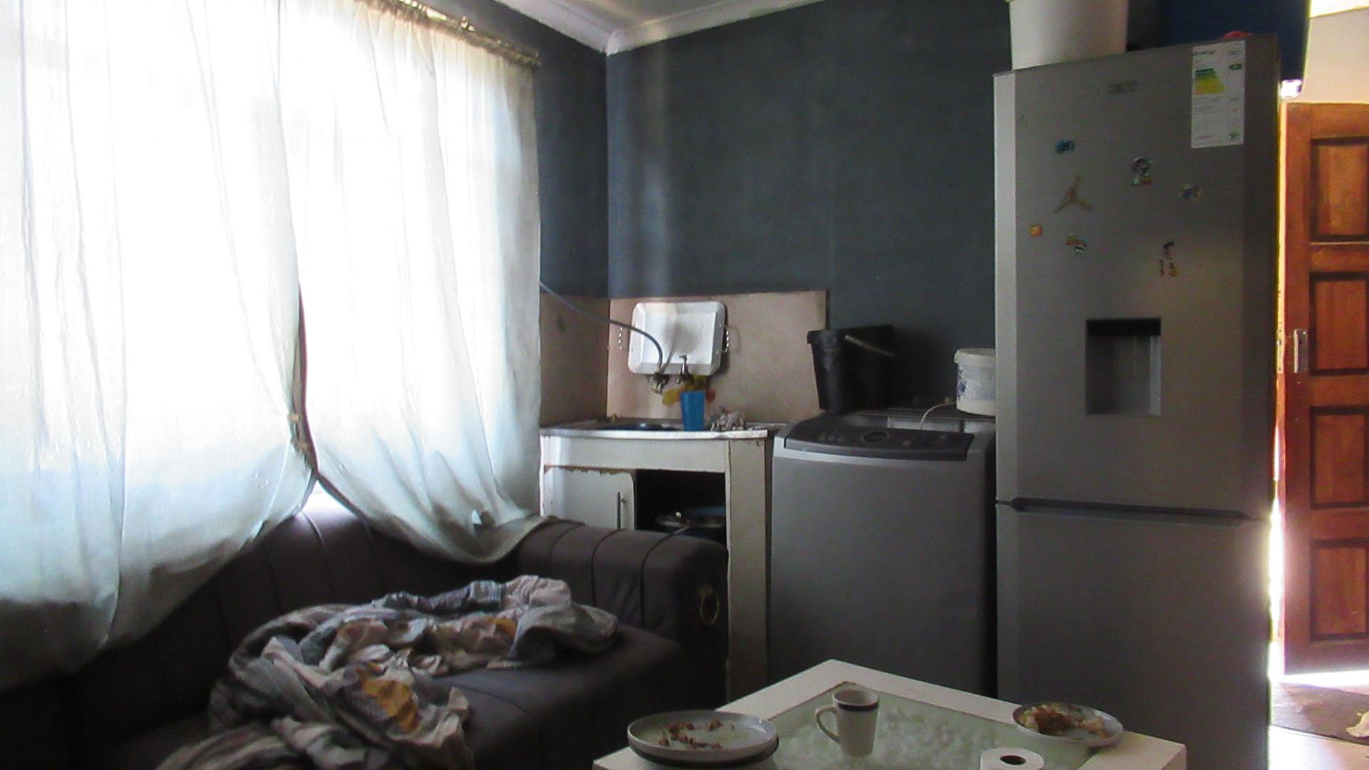 Lounges - 23 square meters of property in South Hills