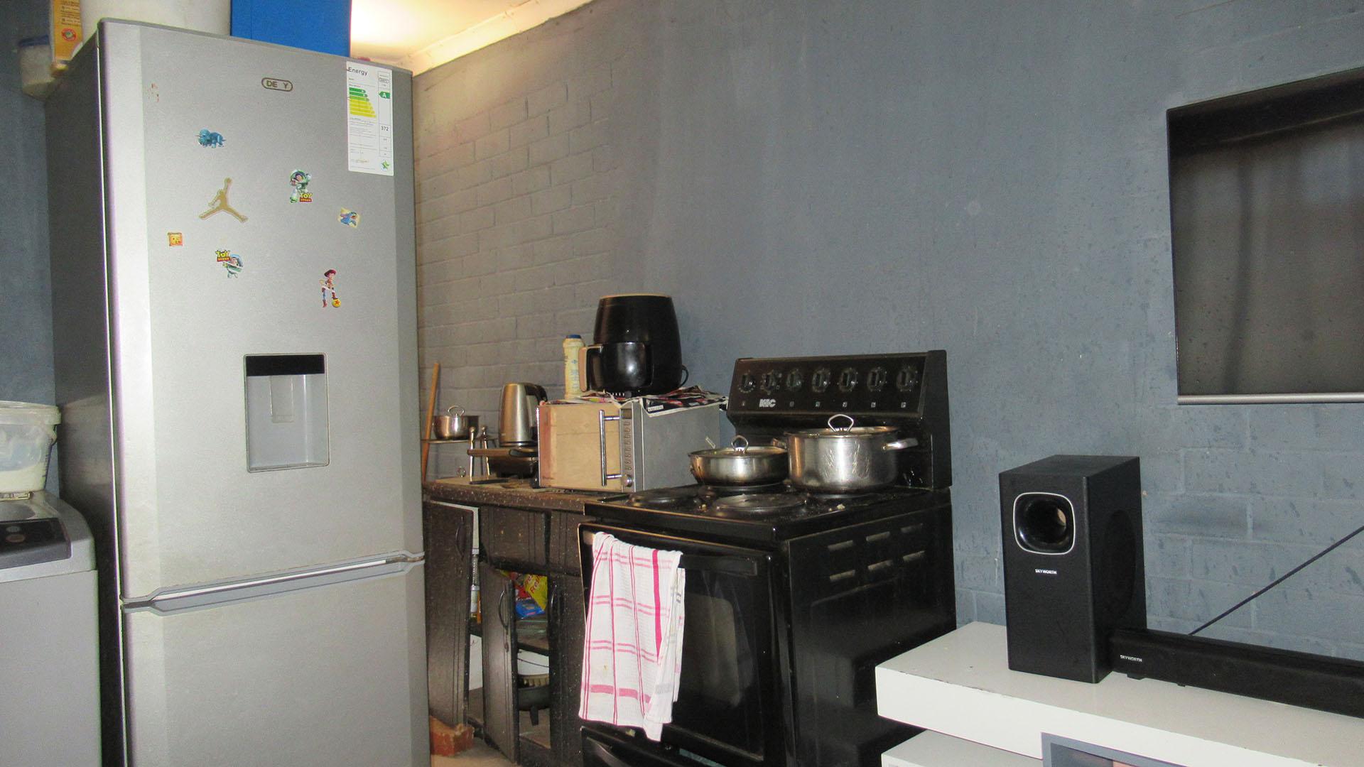 Kitchen - 20 square meters of property in South Hills