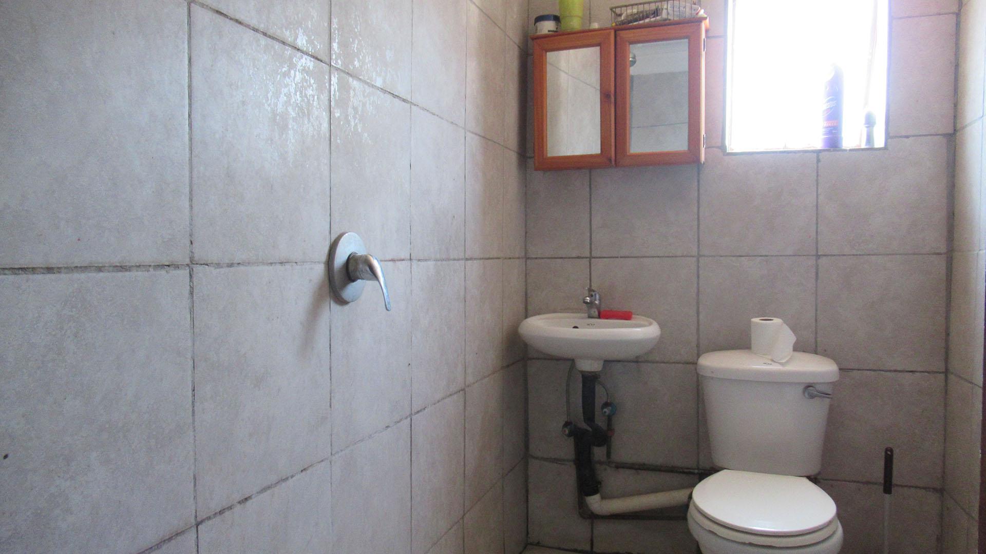 Bathroom 3+ - 11 square meters of property in South Hills