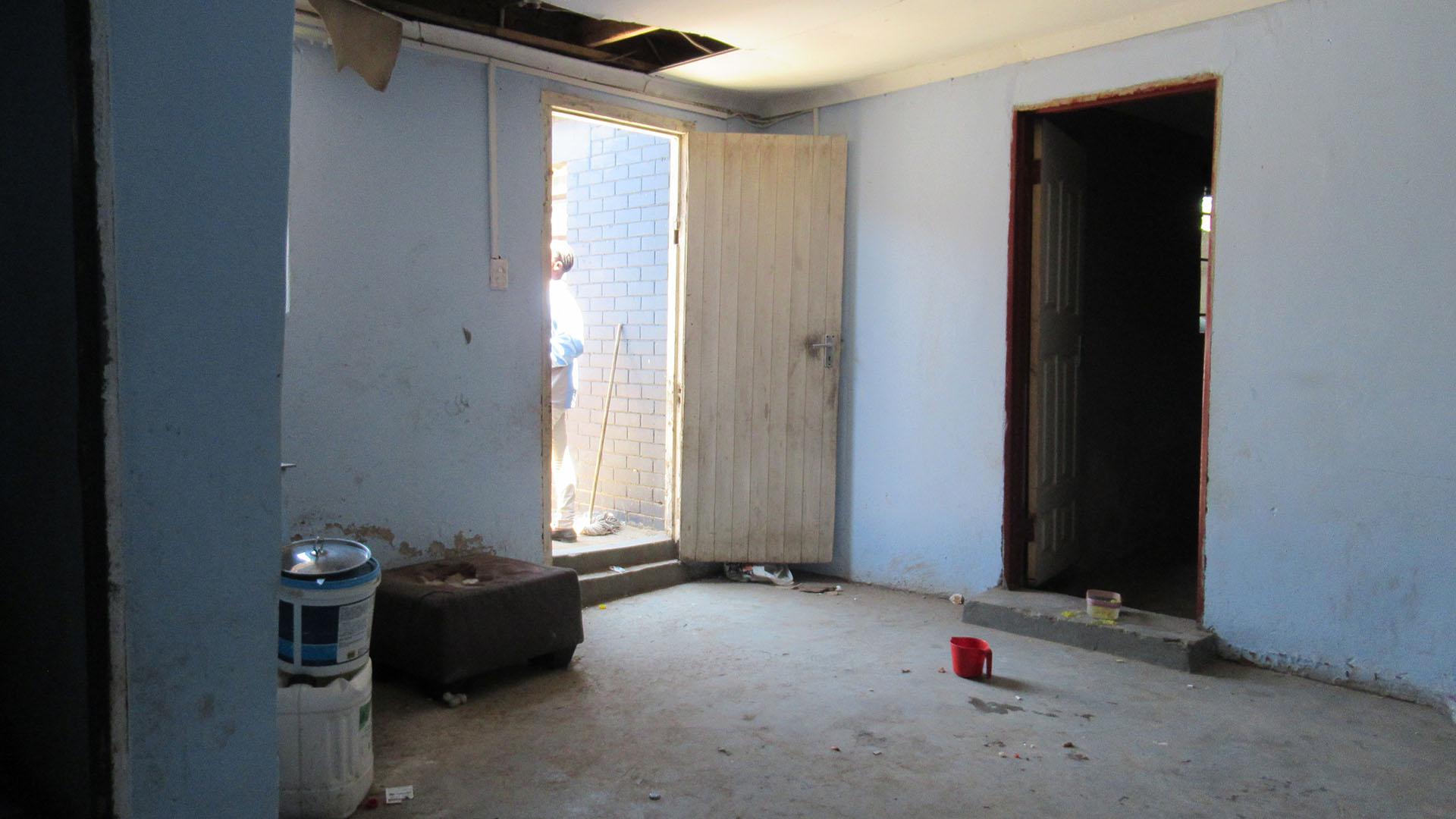 Lounges - 23 square meters of property in South Hills