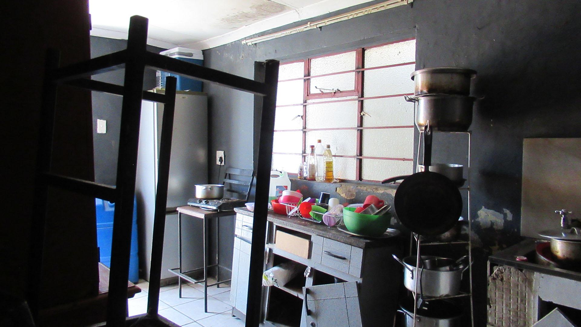 Kitchen - 20 square meters of property in South Hills