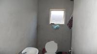 Bathroom 2 - 3 square meters of property in South Hills