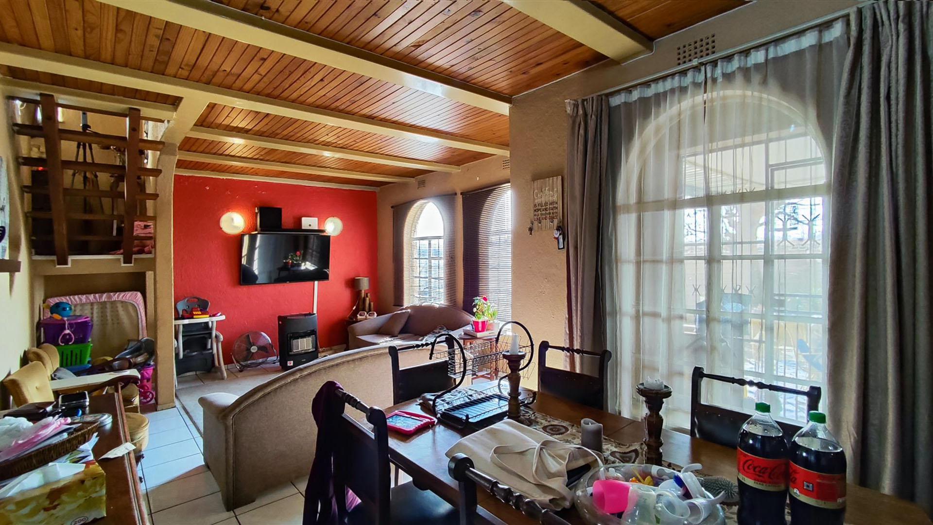 Dining Room - 11 square meters of property in Newmarket Park