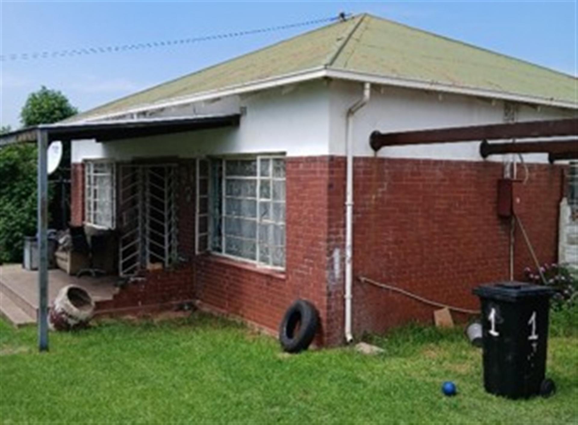 Front View of property in Primrose