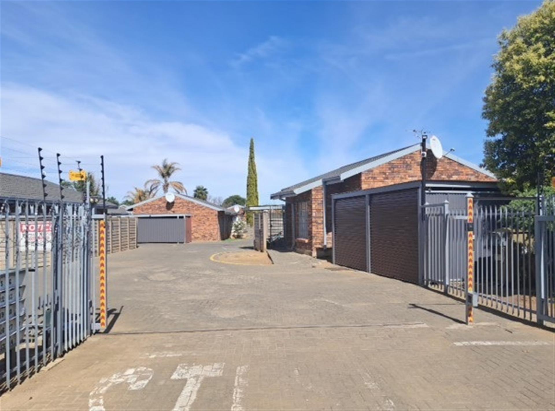 Front View of property in Willows