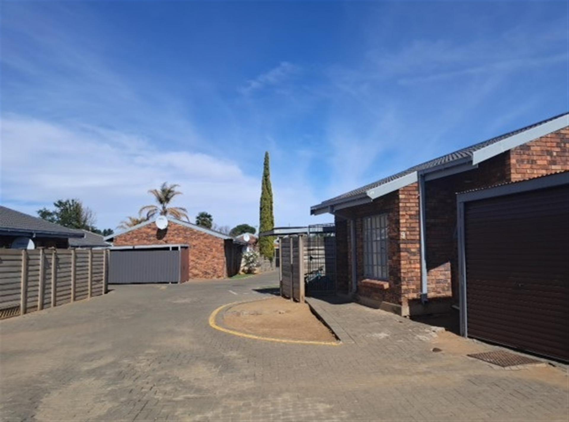 Front View of property in Willows