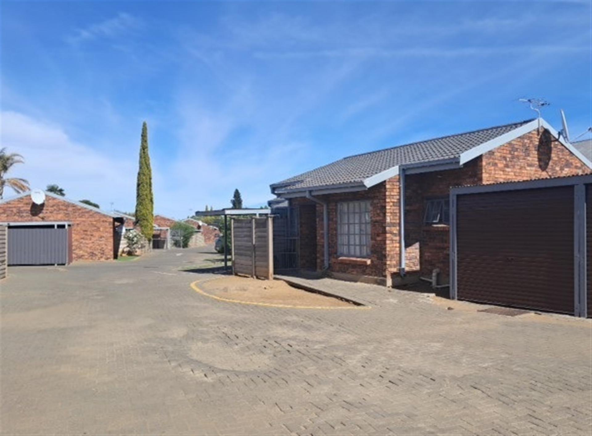 Front View of property in Willows