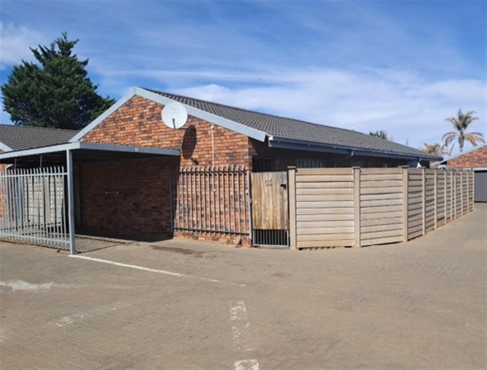Front View of property in Willows