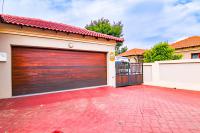3 Bedroom 3 Bathroom House for Sale for sale in Thatchfield