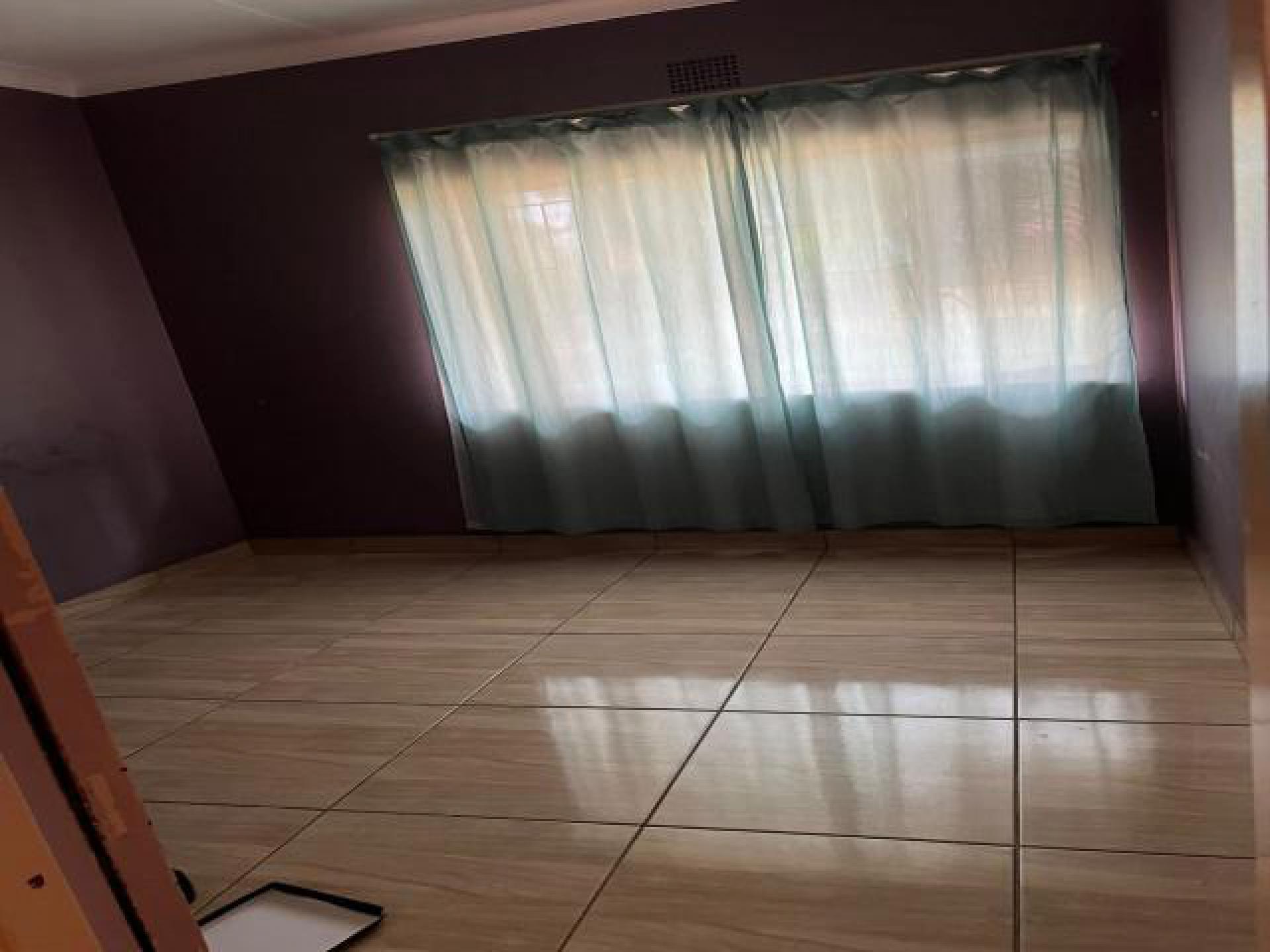 Bed Room 1 of property in Stilfontein