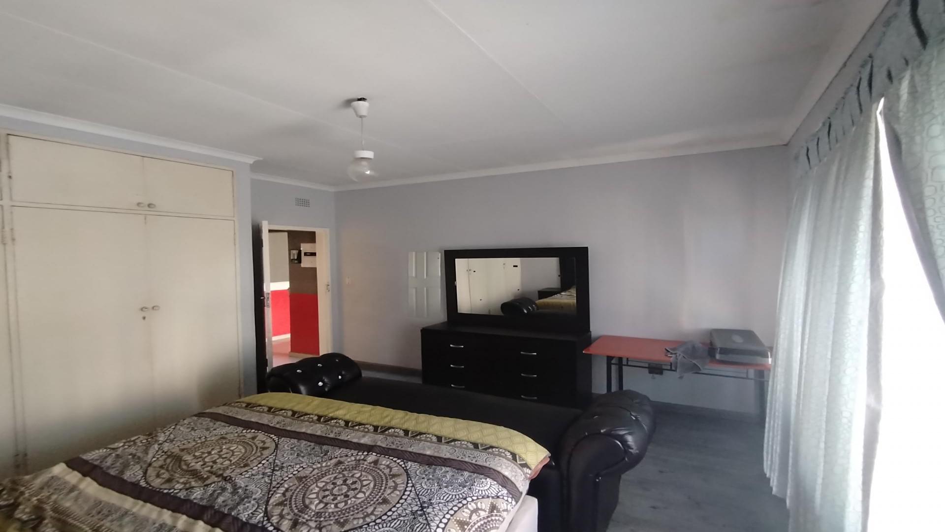 Bed Room 1 of property in Vereeniging