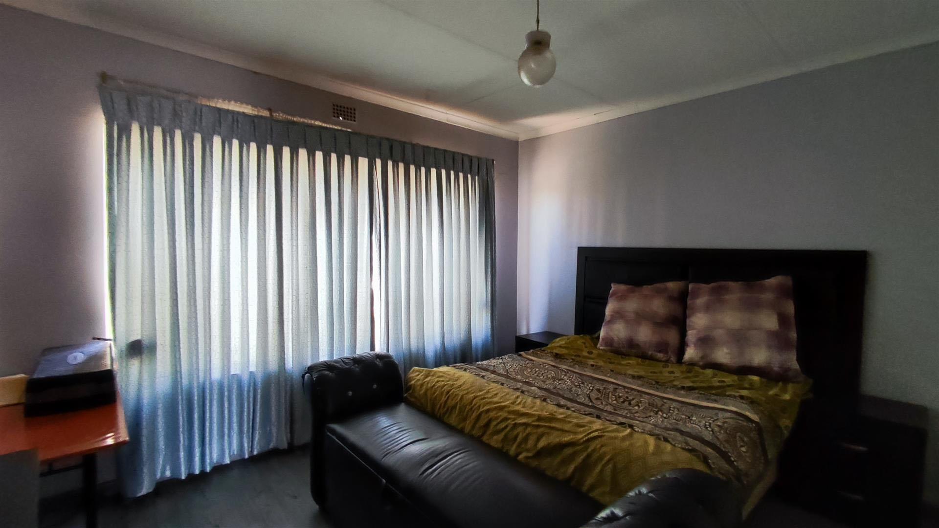 Bed Room 1 - 19 square meters of property in Vereeniging