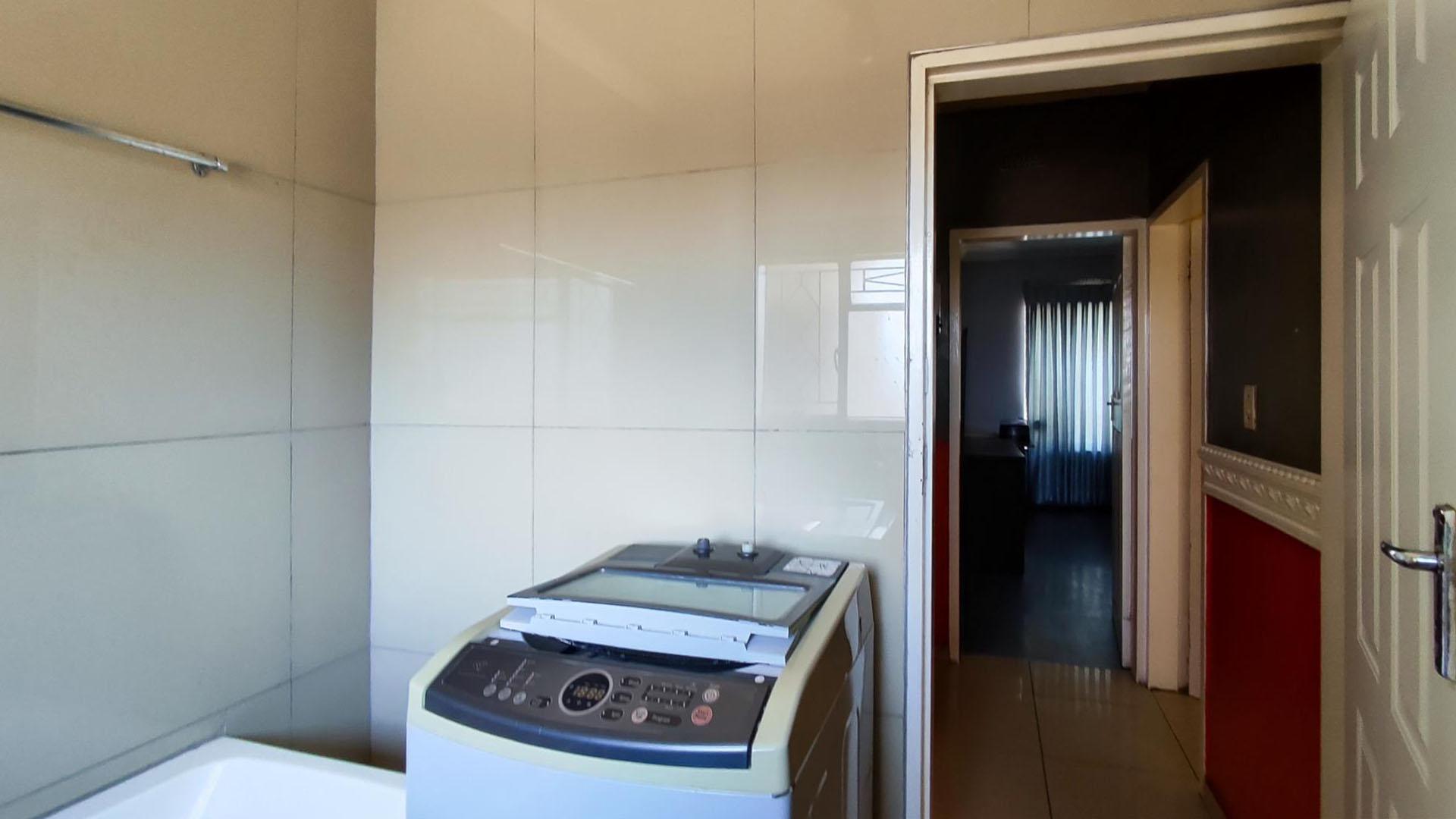 Bathroom 1 - 5 square meters of property in Vereeniging