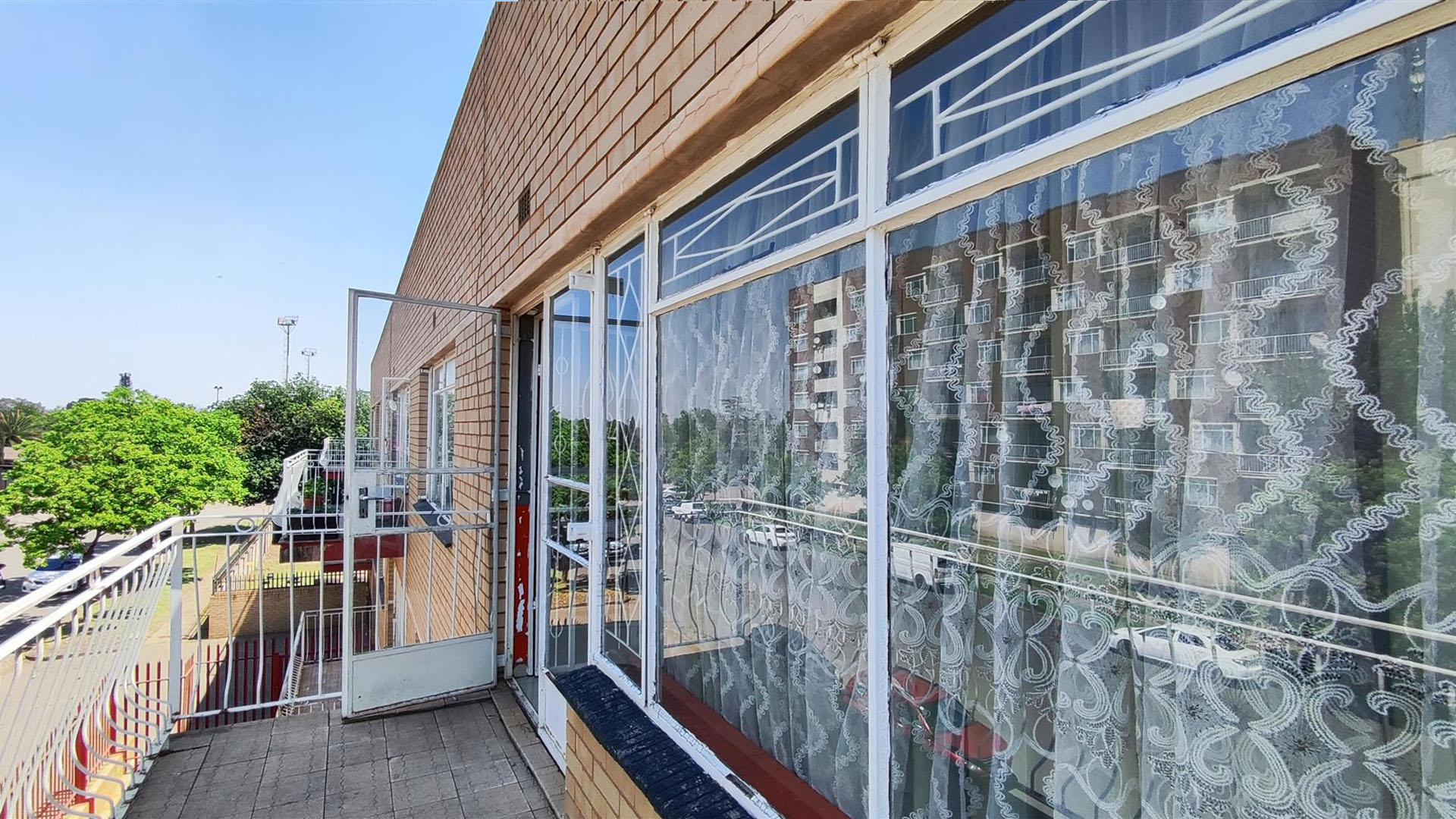 Balcony - 13 square meters of property in Vereeniging