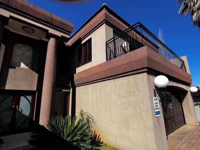 4 Bedroom House for Sale For Sale in Vanderbijlpark - MR637046