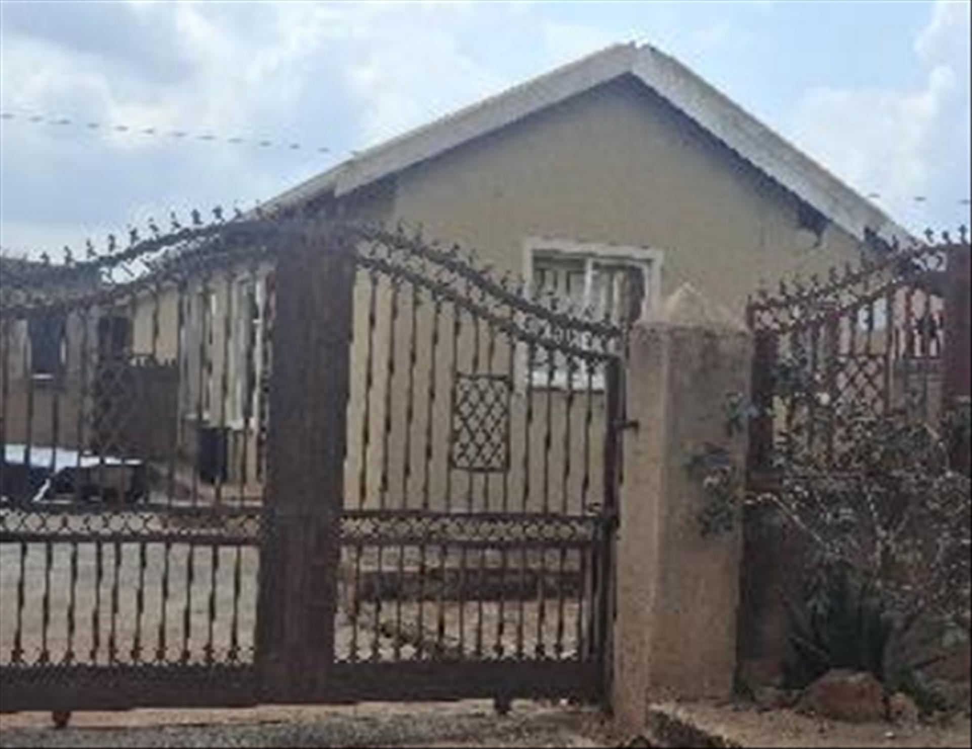 Front View of property in Gem Valley