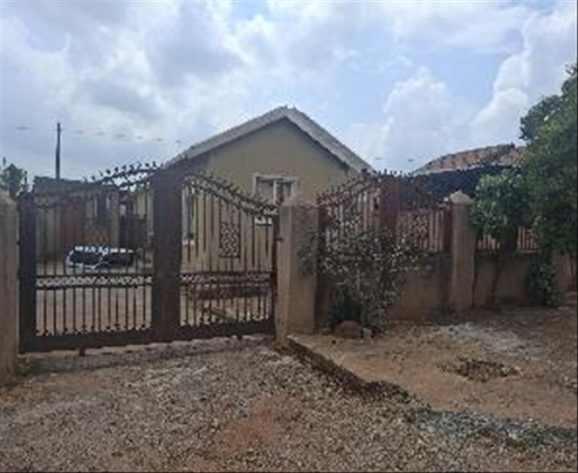 Front View of property in Gem Valley
