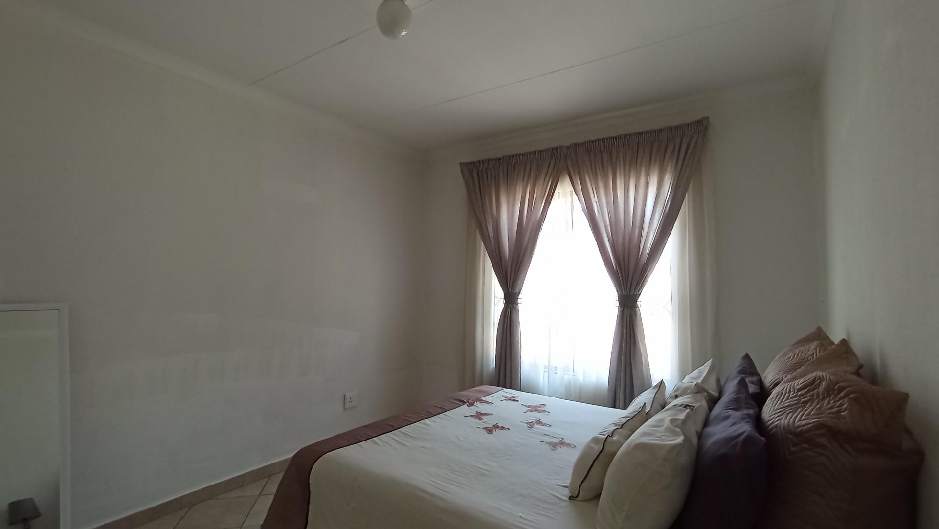 Main Bedroom - 12 square meters of property in Vanderbijlpark