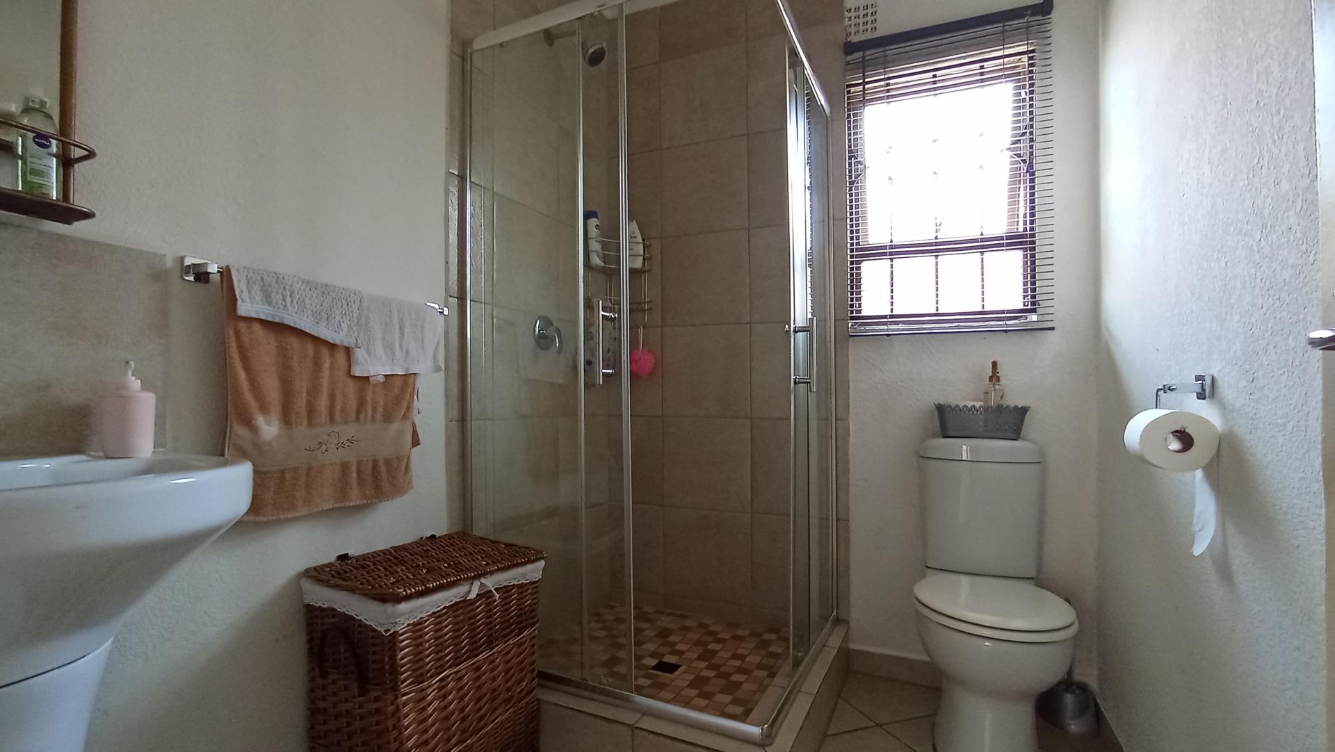 Main Bathroom - 5 square meters of property in Vanderbijlpark