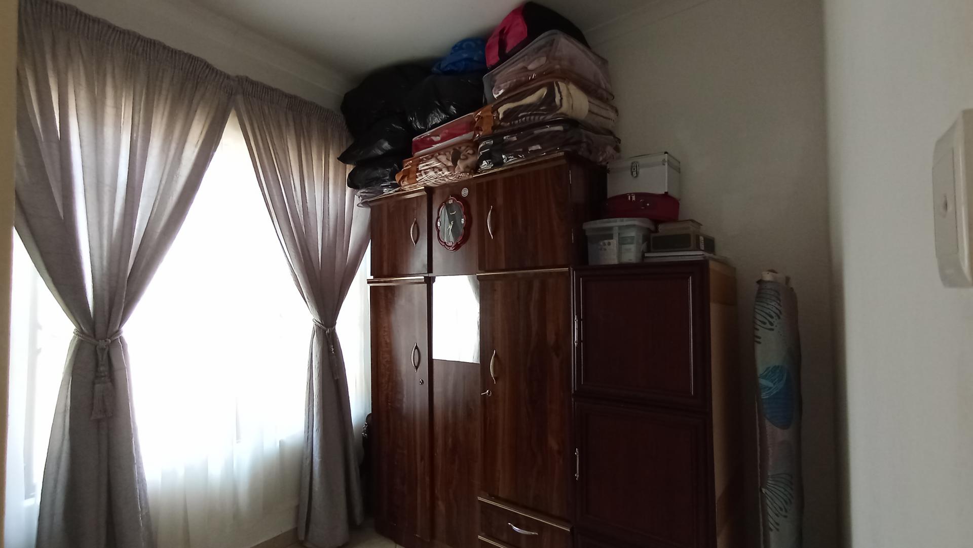 Bed Room 2 - 6 square meters of property in Vanderbijlpark