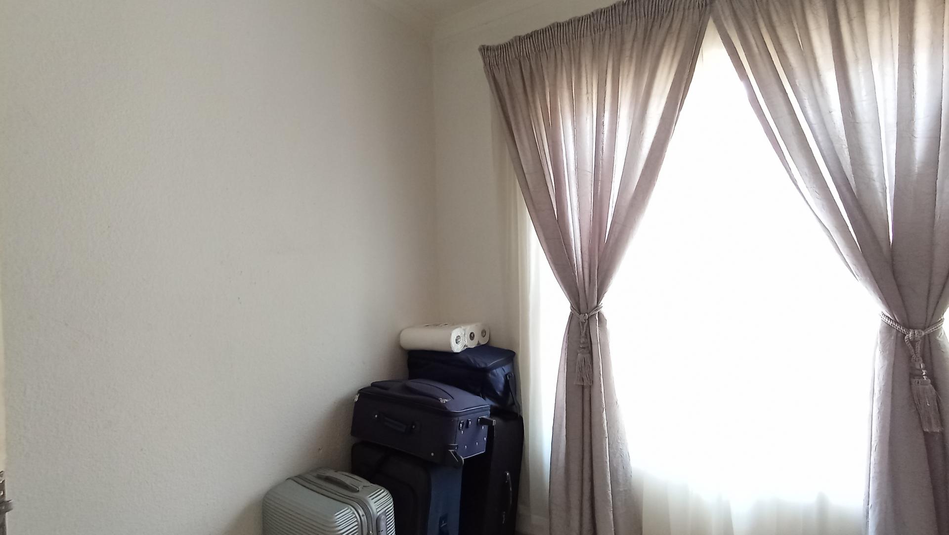 Bed Room 2 - 6 square meters of property in Vanderbijlpark