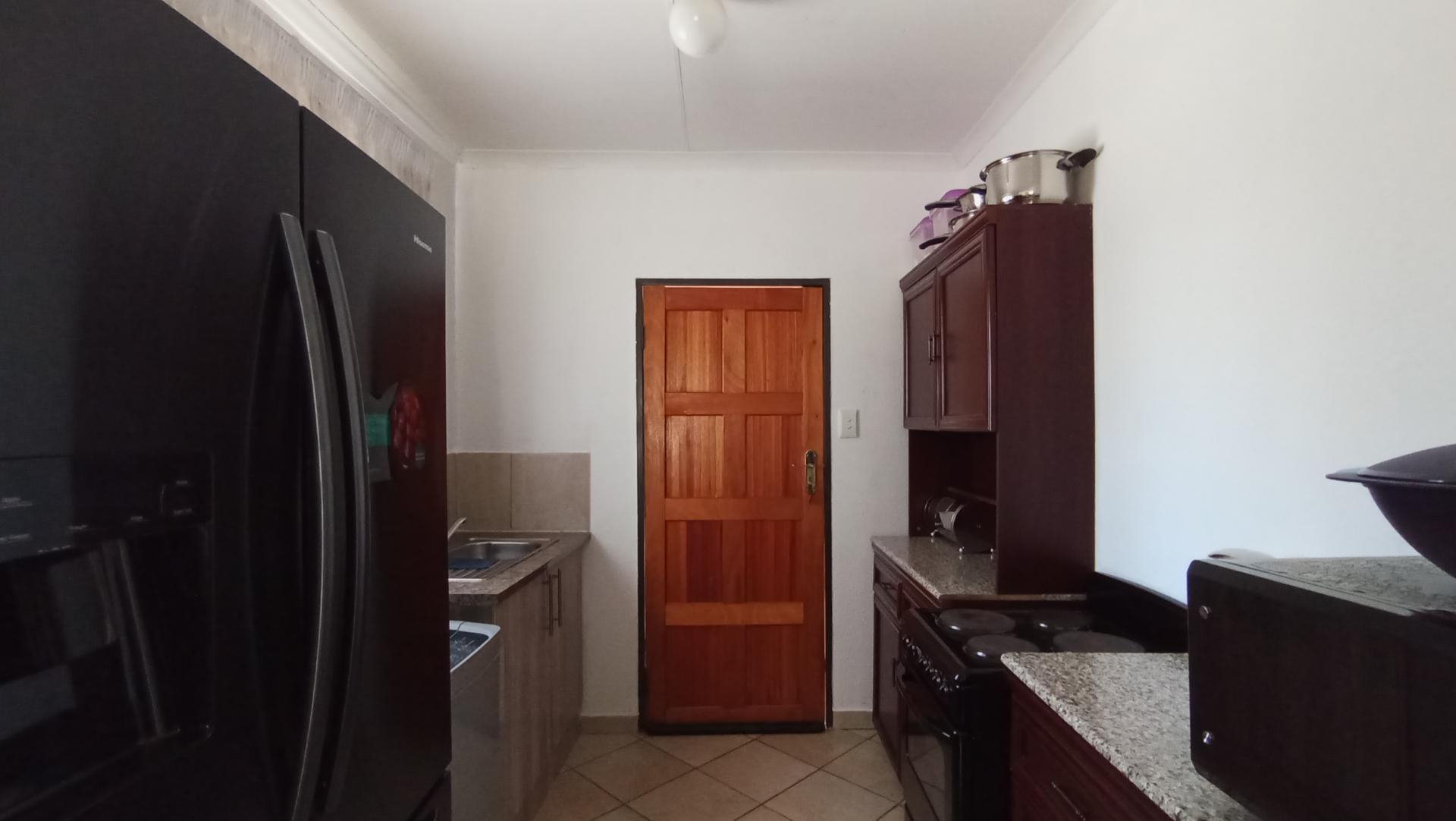 Kitchen - 7 square meters of property in Vanderbijlpark