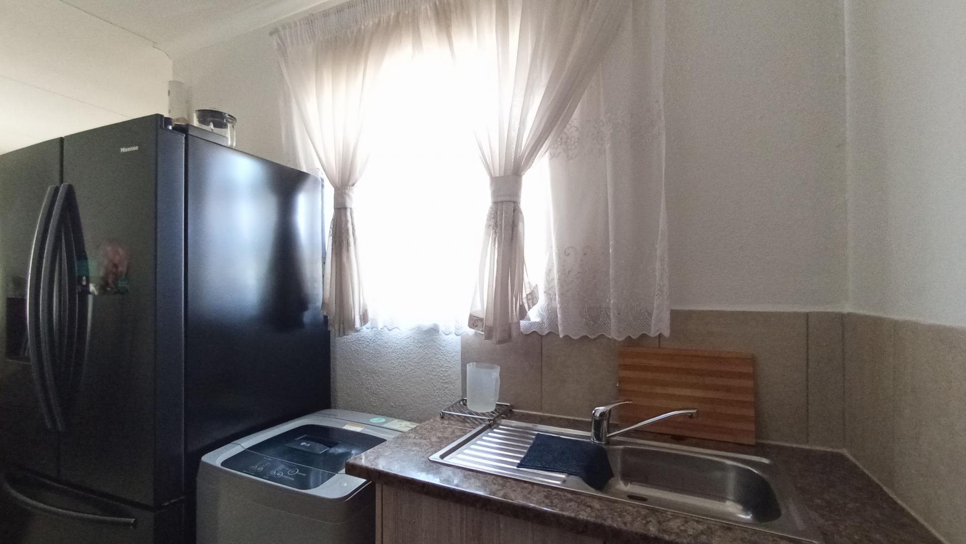 Kitchen - 7 square meters of property in Vanderbijlpark