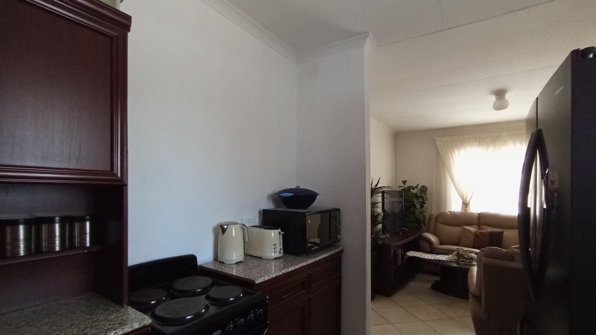 Kitchen - 7 square meters of property in Vanderbijlpark