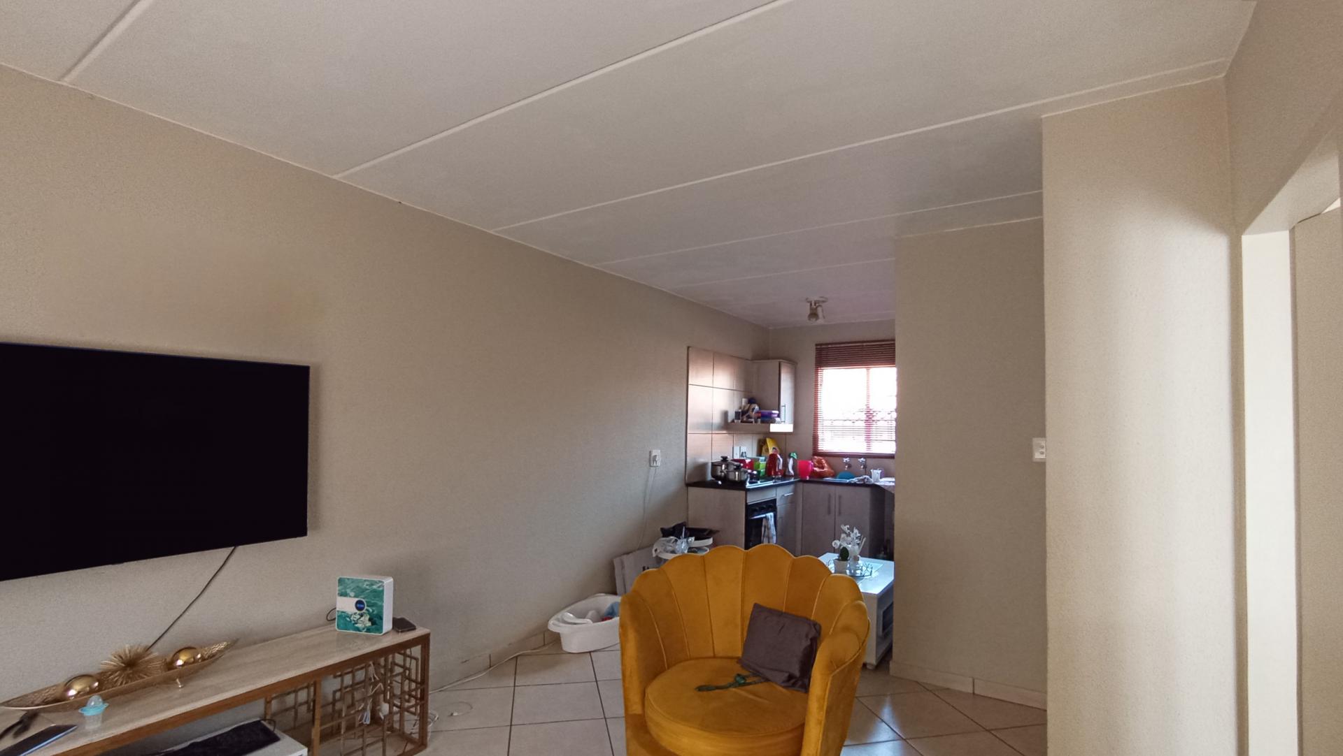 Lounges - 15 square meters of property in Danville