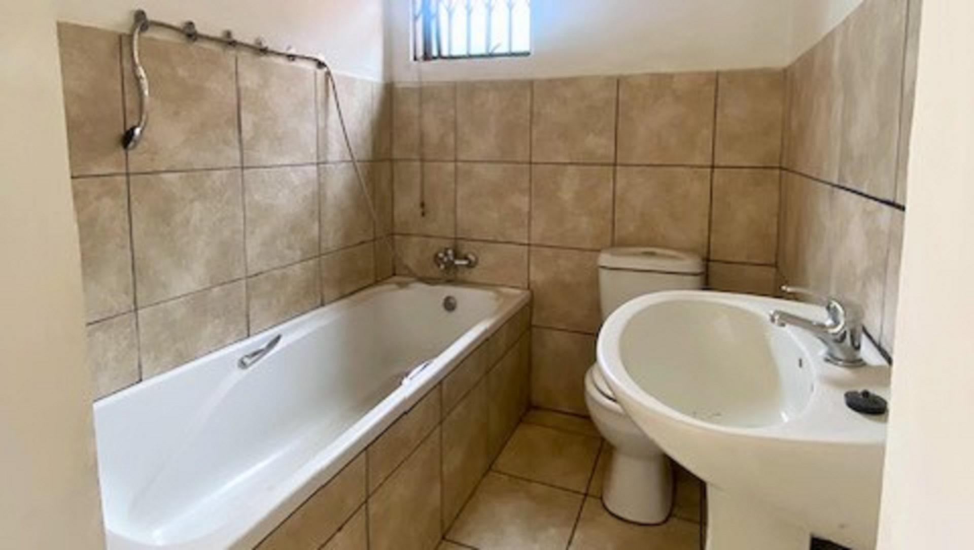Bathroom 1 - 4 square meters of property in Anzac