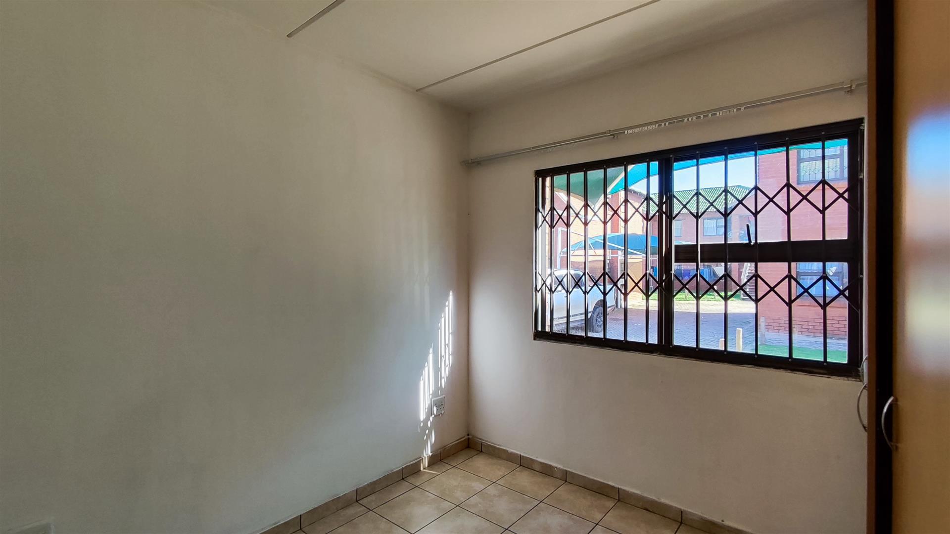 Bed Room 1 - 10 square meters of property in Anzac